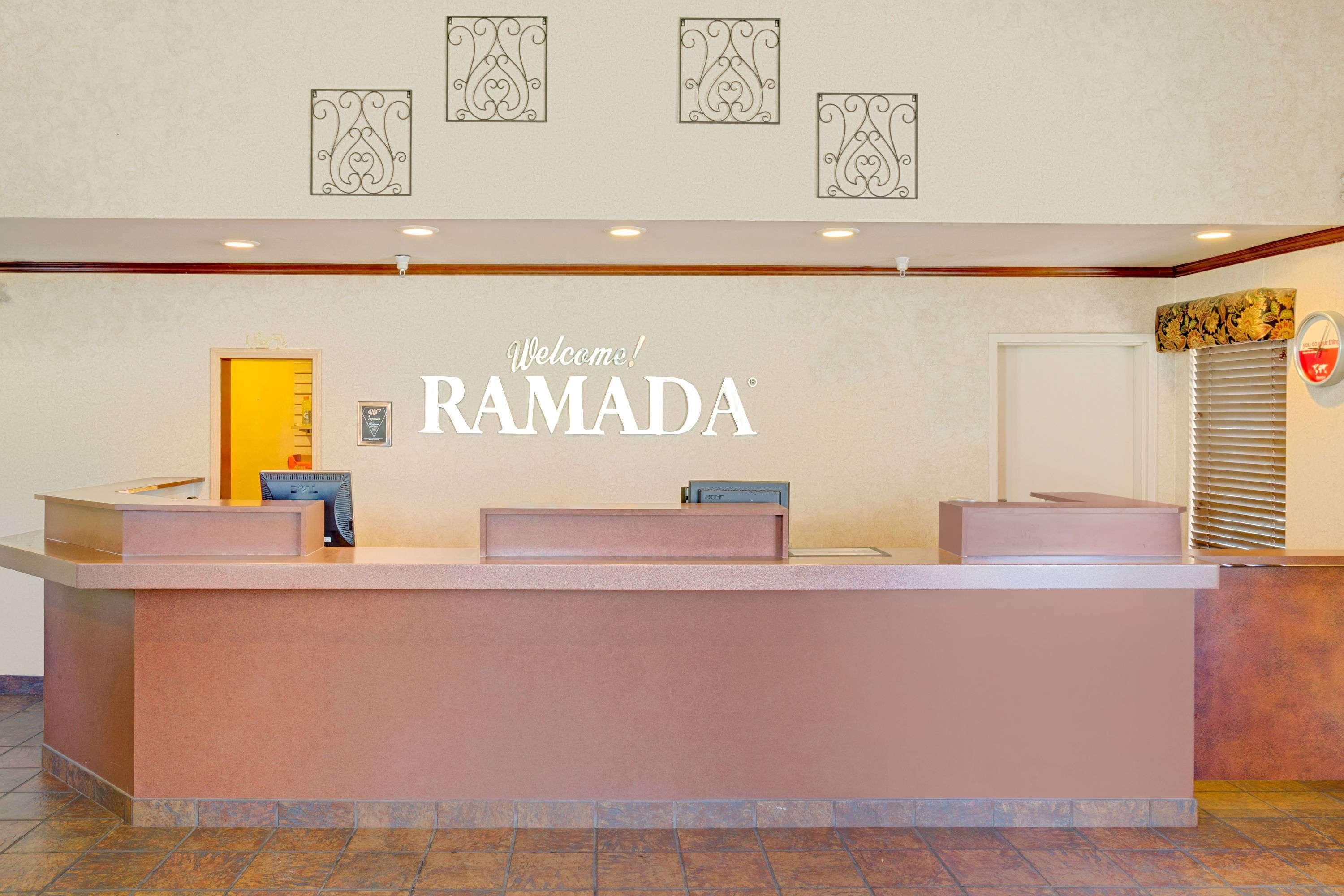 Hotel Ramada By Wyndham Draper Exterior foto