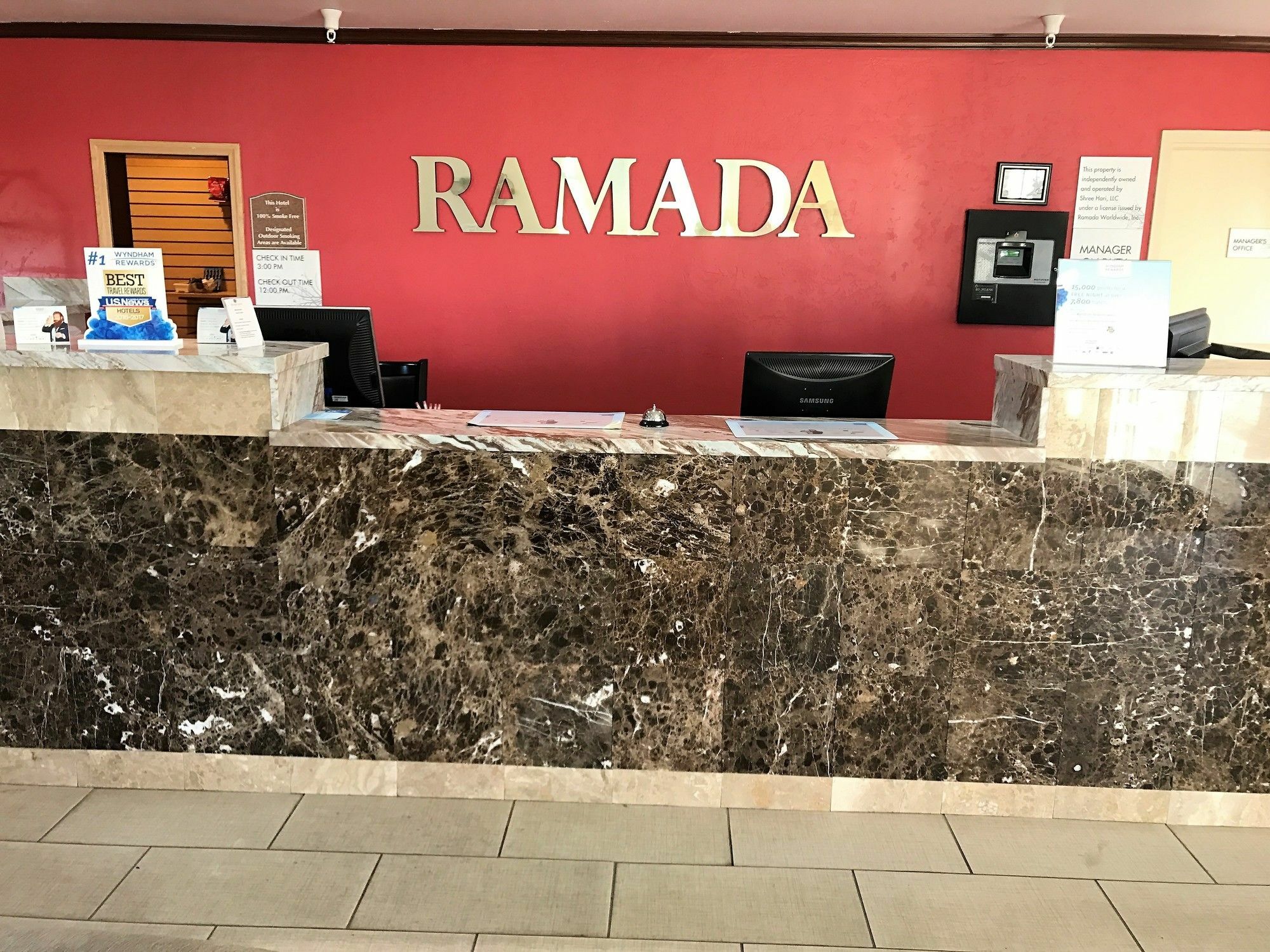 Hotel Ramada By Wyndham Draper Exterior foto